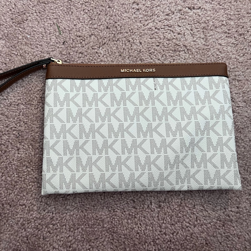 NWT MICHAEL KORS Wristlet